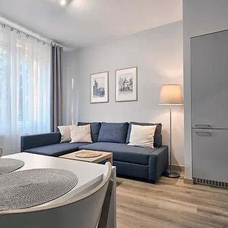 Apartment 1a *